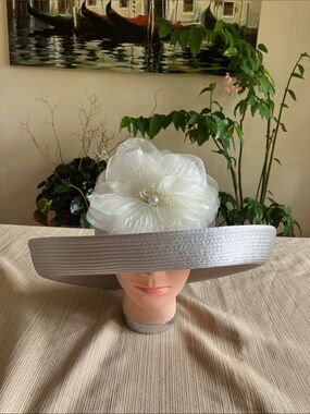 Elegant Gray Satin Ribbon Wide-Brim Women's Hat with White Floral Accent